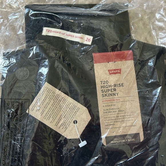 NWT Levi’s Black 720 High-Rise Super Skinny Jeans - Picture 3 of 3